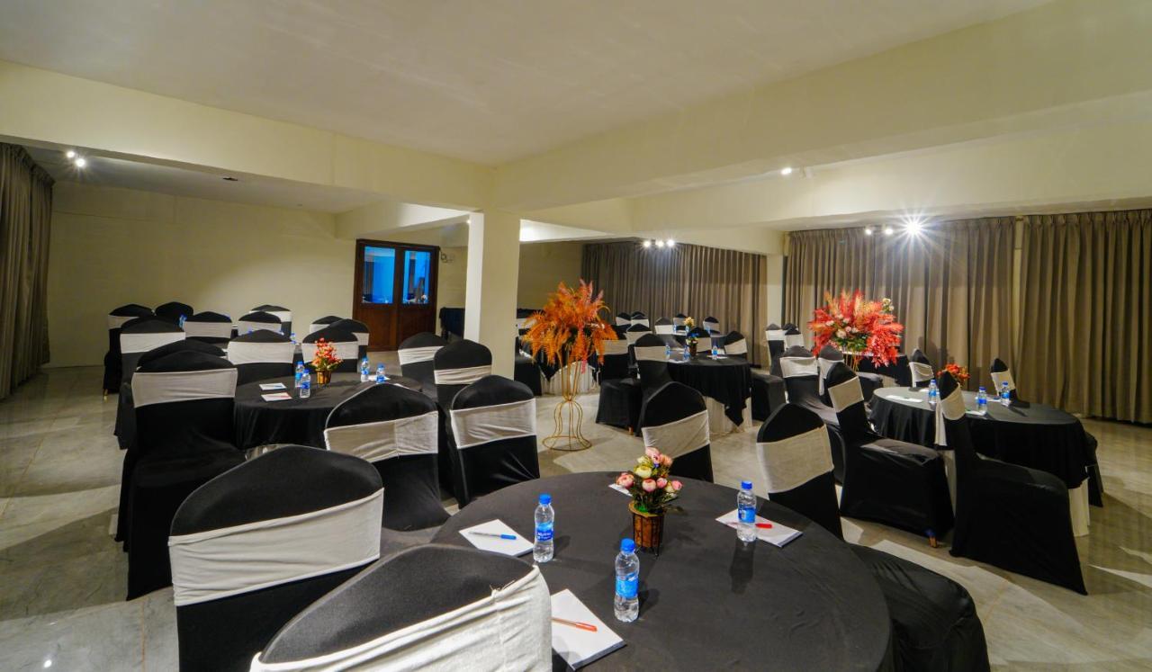 Hotel Woodcrest Zirakpur - Best Family Hotel By - A Unit Of Sidham Group Esterno foto