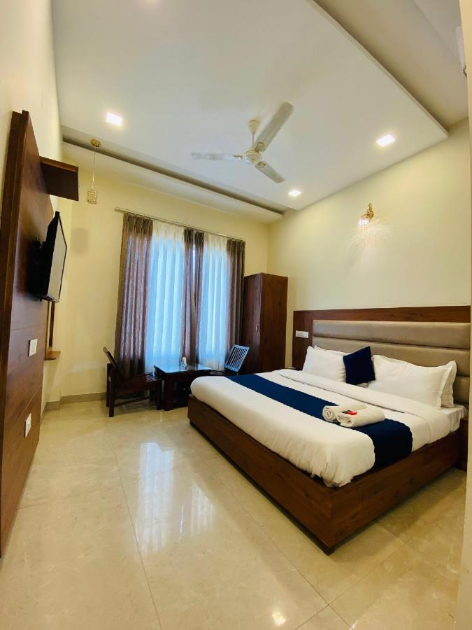 Hotel Woodcrest Zirakpur - Best Family Hotel By - A Unit Of Sidham Group Esterno foto