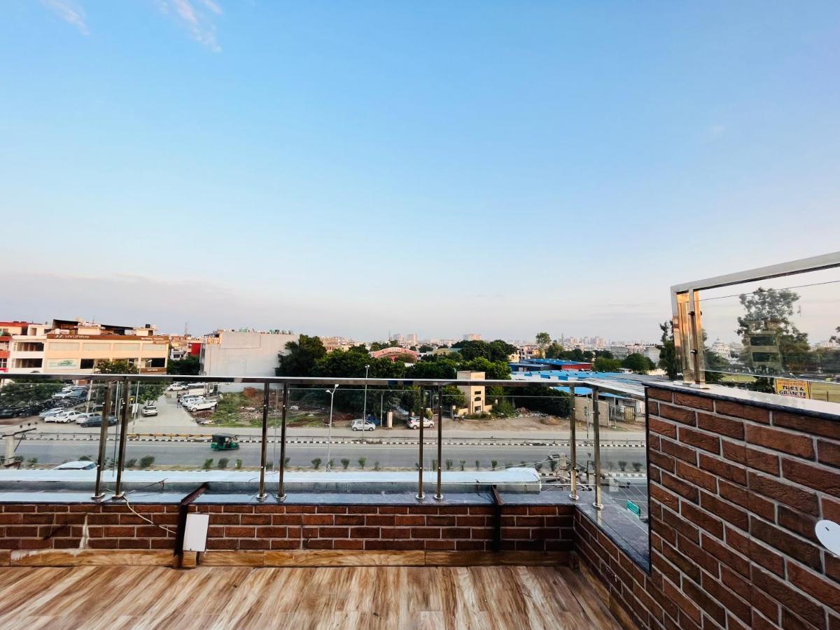 Hotel Woodcrest Zirakpur - Best Family Hotel By - A Unit Of Sidham Group Esterno foto