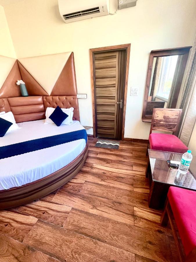 Hotel Woodcrest Zirakpur - Best Family Hotel By - A Unit Of Sidham Group Esterno foto