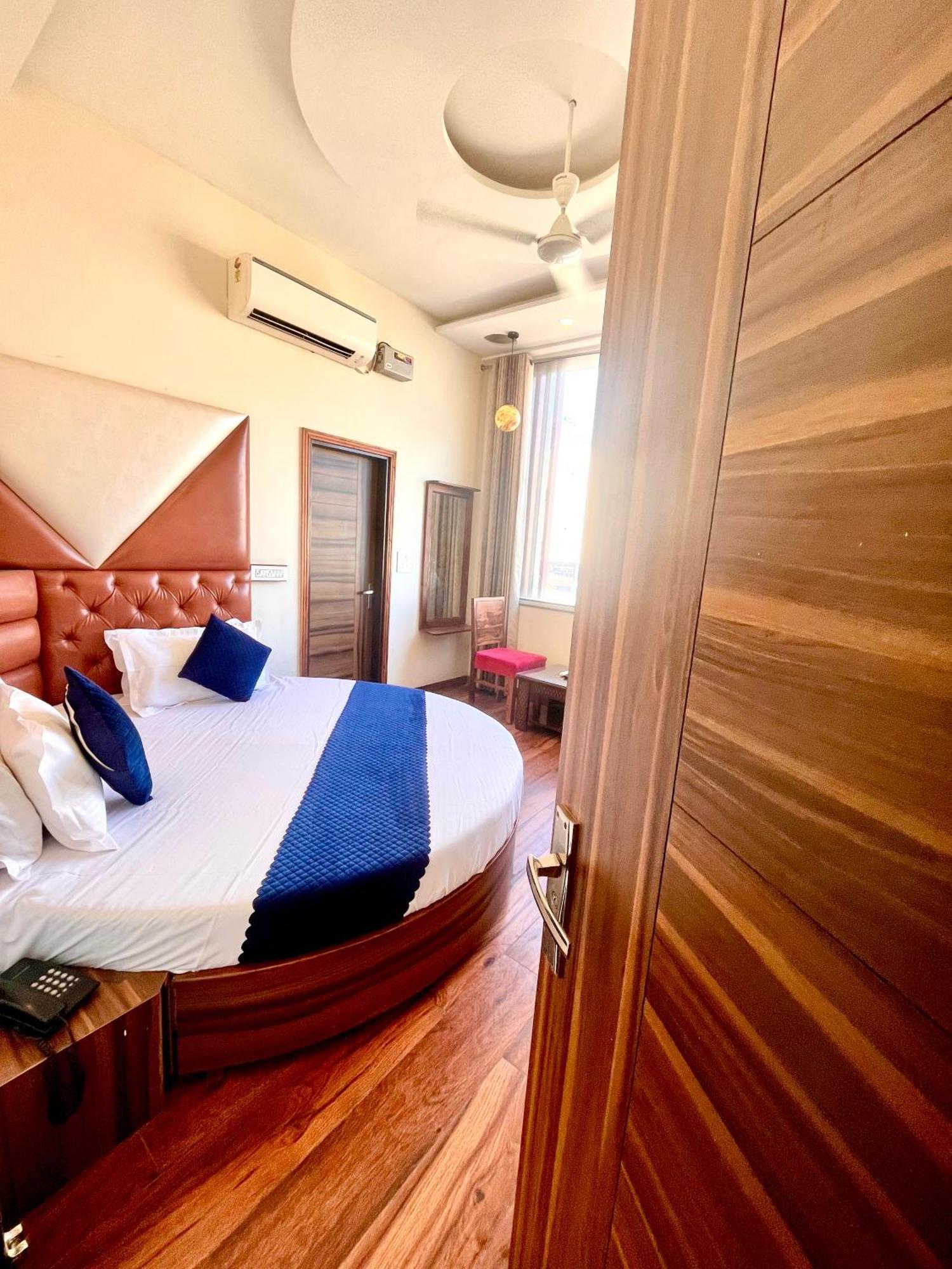 Hotel Woodcrest Zirakpur - Best Family Hotel By - A Unit Of Sidham Group Esterno foto